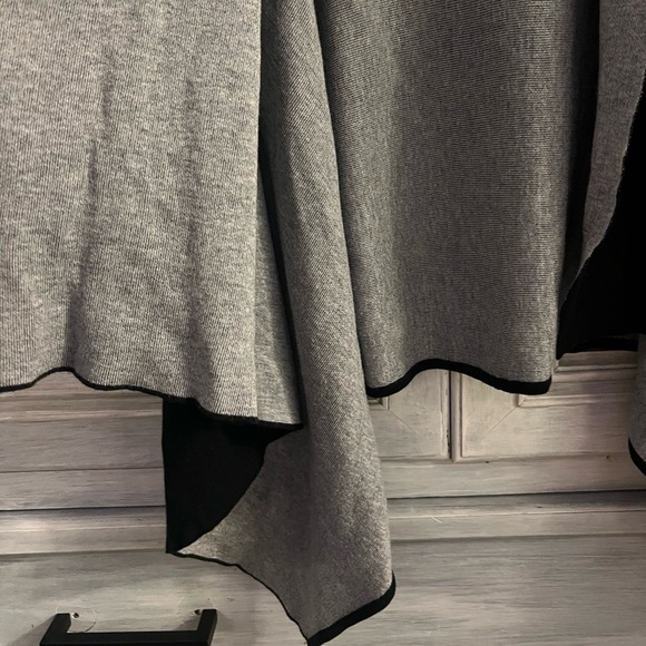 J. McLaughlin Black‎ Flowy Handkerchief Sleeveless Sweater Vest Cardigan - Picture 2 of 6